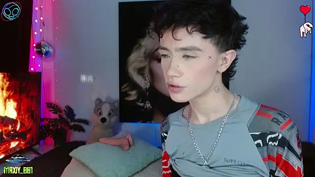 Snapshot of maxiy_001 chatting on 6, 5, 2026 maxiy 001 online show from 6, 5, 2026