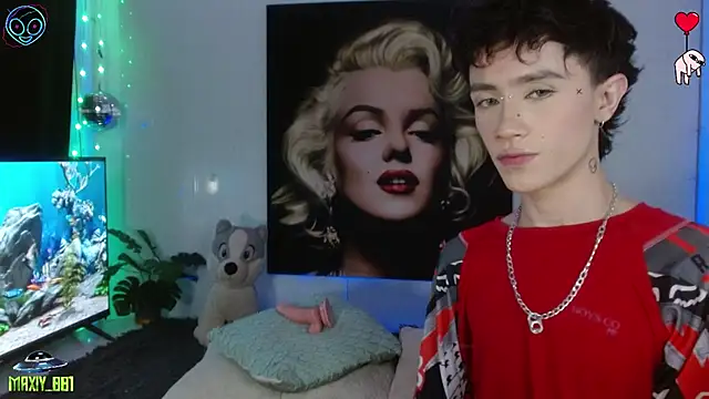Snapshot of maxiy_001 chatting on 15, 5, 2026 maxiy 001 online show from 15, 5, 2026