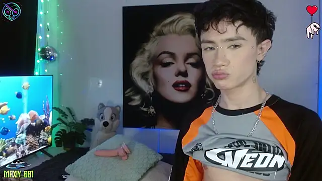 Snapshot of maxiy_001 chatting on 17, 5, 2026 maxiy 001 online show from 17, 5, 2026