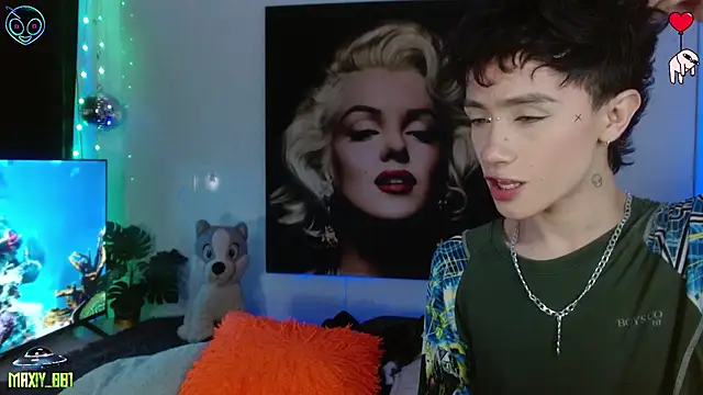 Snapshot of maxiy_001 chatting on 24, 5, 2026 maxiy 001 online show from 24, 5, 2026