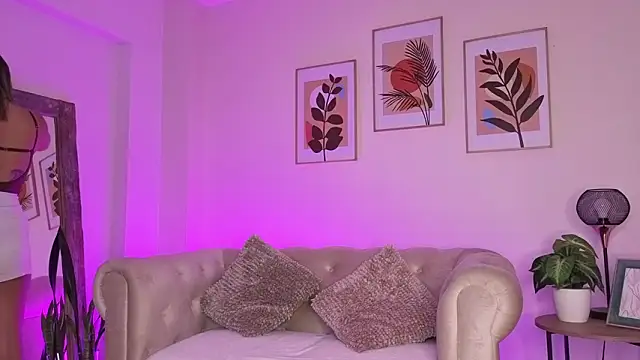 DahianaWalcott online show from 25, 2, 2026