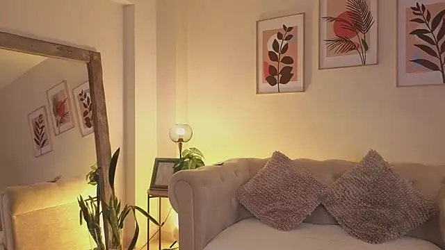 DahianaWalcott online show from 8, 4, 2026