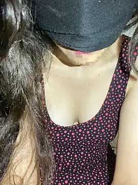 Snapshot of Chahrazad66 chatting on 13, 9, 2025 Chahrazad66 online show from 13, 9, 2025