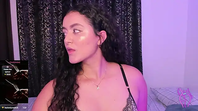 Snapshot of Adhara-zanne chatting on 5, 3, 2025 Adhara-zanne online show from 5, 3, 2025