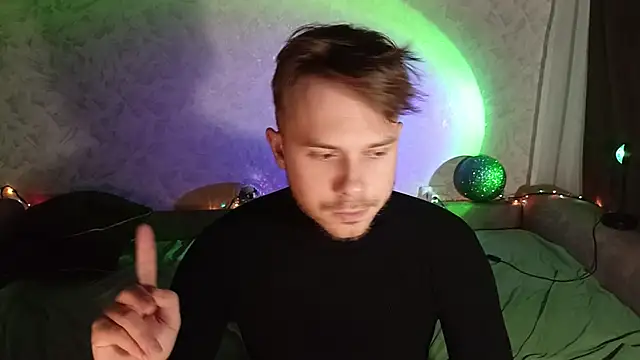 Snapshot of mike_peach chatting on 28, 12, 2024 mike peach online show from 28, 12, 2024