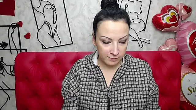 Snapshot of ElizabethSho chatting on 10, 3, 2025 ElizabethSho online show from 10, 3, 2025