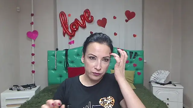 Snapshot of ElizabethSho chatting on 9, 9, 2025 ElizabethSho online show from 9, 9, 2025