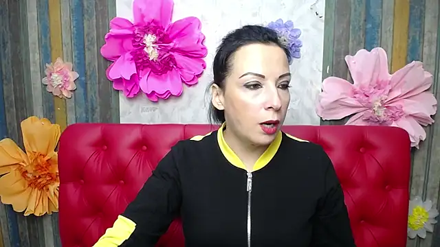 Snapshot of ElizabethSho chatting on 18, 10, 2025 ElizabethSho online show from 18, 10, 2025