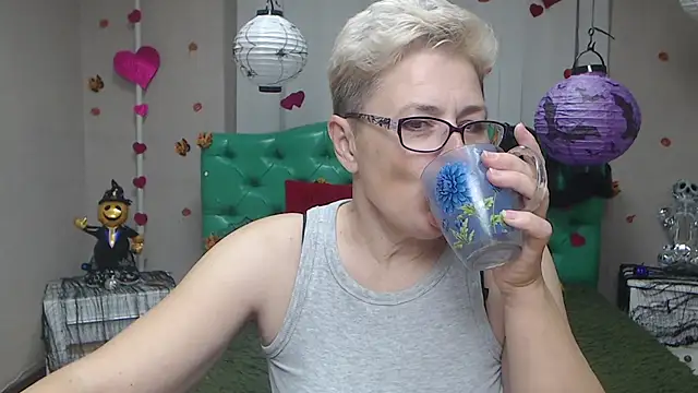 EmiliaGree online show from 11, 11, 2025