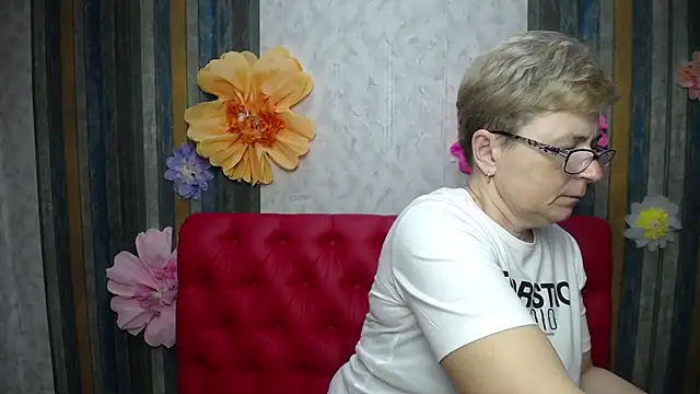 Snapshot of EmiliaGree chatting on 9, 5, 2026 EmiliaGree online show from 9, 5, 2026