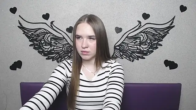 Snapshot of LauraHlot chatting on 18, 4, 2026 LauraHlot online show from 18, 4, 2026