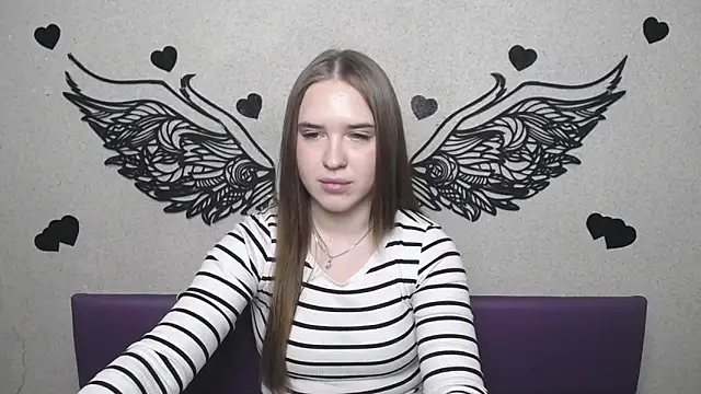 Snapshot of LauraHlot chatting on 18, 4, 2026 LauraHlot online show from 18, 4, 2026