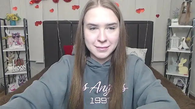 Snapshot of LauraHlot chatting on 3, 5, 2026 LauraHlot online show from 3, 5, 2026
