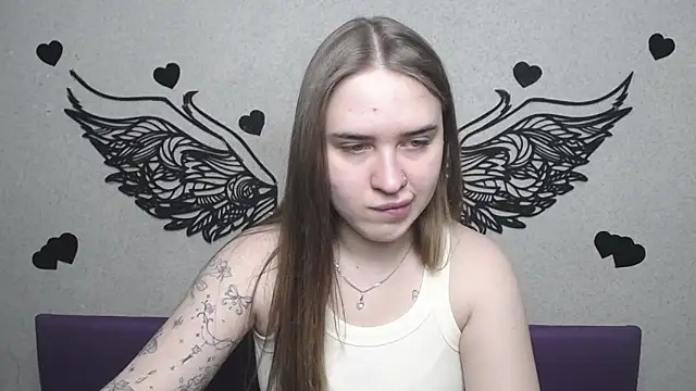 Snapshot of LauraHlot chatting on 6, 5, 2026 LauraHlot online show from 6, 5, 2026