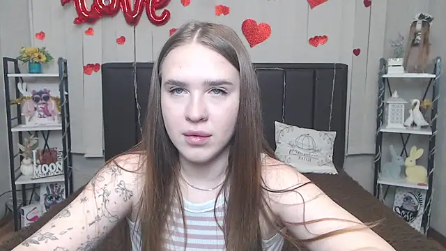 Snapshot of LauraHlot chatting on 8, 5, 2026 LauraHlot online show from 8, 5, 2026