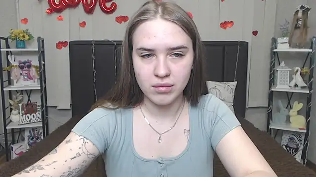 Snapshot of LauraHlot chatting on 9, 5, 2026 LauraHlot online show from 9, 5, 2026