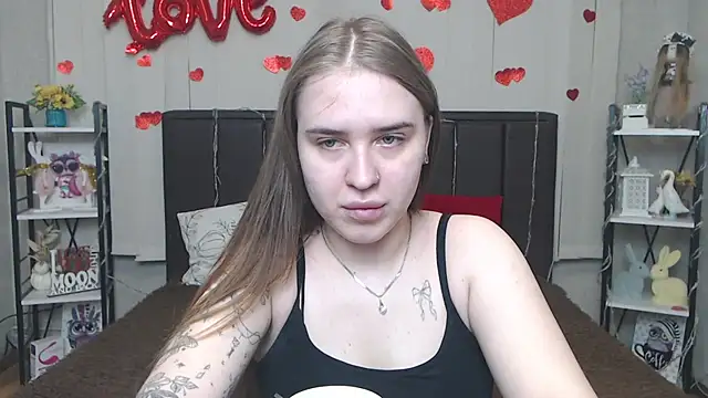 Snapshot of LauraHlot chatting on 23, 5, 2026 LauraHlot online show from 23, 5, 2026