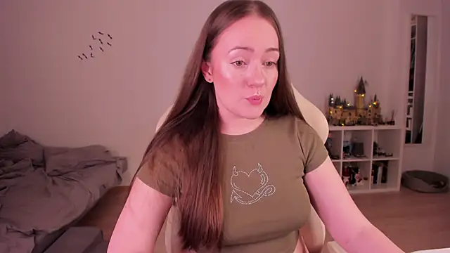 Snapshot of WalkingGirl chatting on 5, 11, 2025 WalkingGirl online show from 5, 11, 2025