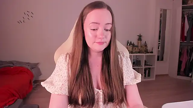 Snapshot of WalkingGirl chatting on 12, 11, 2025 WalkingGirl online show from 12, 11, 2025