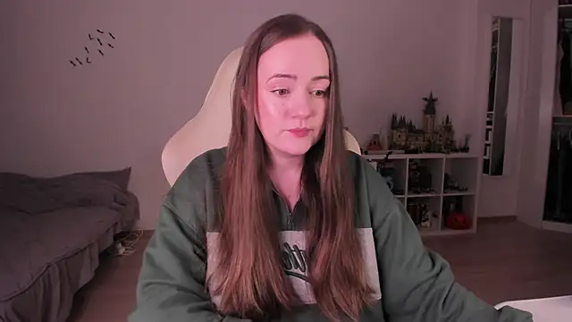 Snapshot of WalkingGirl chatting on 27, 11, 2025 WalkingGirl online show from 27, 11, 2025