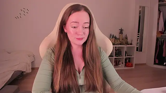 Snapshot of WalkingGirl chatting on 13, 12, 2025 WalkingGirl online show from 13, 12, 2025