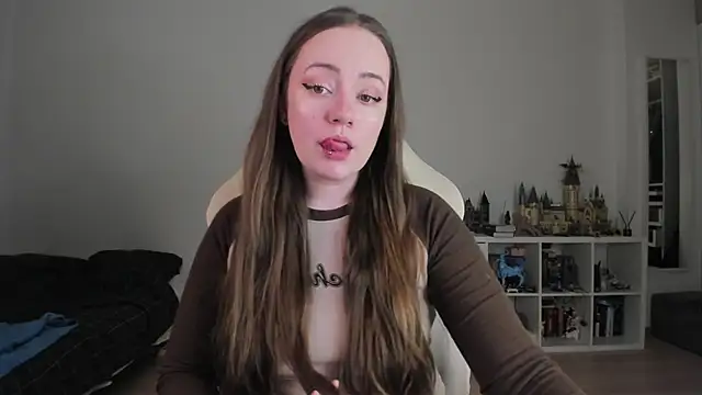 Snapshot of WalkingGirl chatting on 11, 2, 2026 WalkingGirl online show from 11, 2, 2026