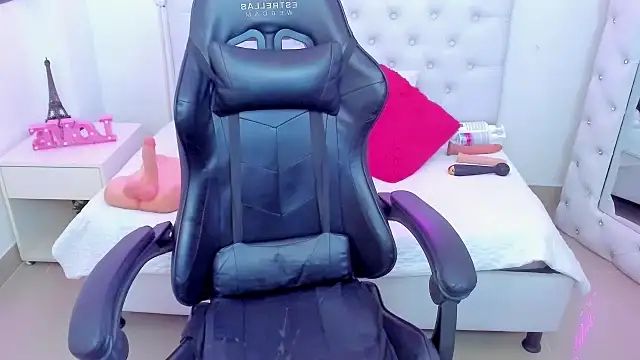 Snapshot of silvana__miller chatting on 3, 1, 2025 silvana miller online show from 3, 1, 2025