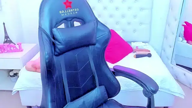 Snapshot of silvana__miller chatting on 4, 2, 2025 silvana miller online show from 4, 2, 2025