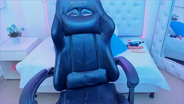 Snapshot of silvana__miller chatting on 5, 3, 2025 silvana miller online show from 5, 3, 2025