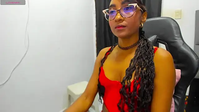 Snapshot of MurphyAngelina chatting on 5, 7, 2026 MurphyAngelina online show from 5, 7, 2026