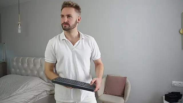 Snapshot of Nik_Sharp chatting on 14, 4, 2026 Nik Sharp online show from 14, 4, 2026