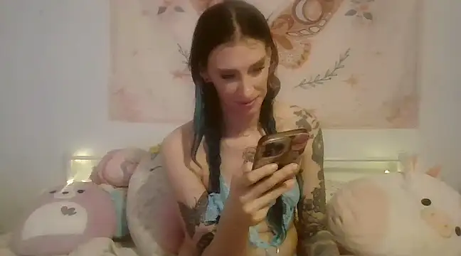 Snapshot of averietheangel chatting on 2, 3, 2025 averietheangel online show from 2, 3, 2025