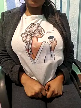 Snapshot of N-Natasha chatting on 1, 1, 2025 N-Natasha online show from 1, 1, 2025