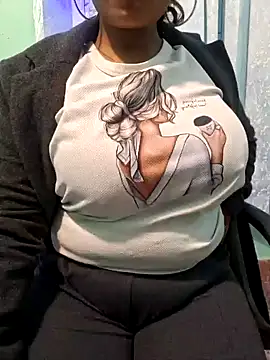 Snapshot of N-Natasha chatting on 1, 1, 2025 N-Natasha online show from 1, 1, 2025