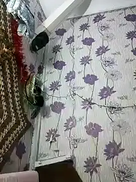 Snapshot of SweetLeila40 chatting on 2, 1, 2025 SweetLeila40 online show from 2, 1, 2025