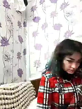 Snapshot of SweetLeila40 chatting on 4, 2, 2025 SweetLeila40 online show from 4, 2, 2025