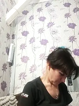 Snapshot of SweetLeila40 chatting on 27, 2, 2025 SweetLeila40 online show from 27, 2, 2025