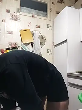 Snapshot of SweetLeila40 chatting on 12, 11, 2025 SweetLeila40 online show from 12, 11, 2025