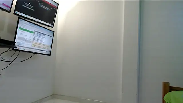 Snapshot of evaleribigtits18 chatting on 20, 2, 2026 evaleribigtits18 online show from 20, 2, 2026