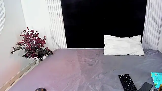 melaniecooperr online show from 5, 12, 2024