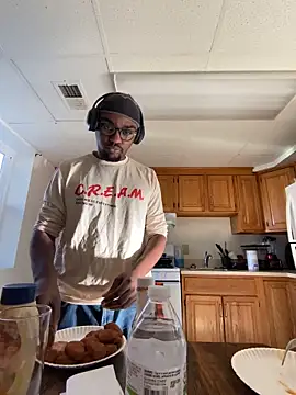 Snapshot of BigPluto chatting on 8, 11, 2025 BigPluto online show from 8, 11, 2025