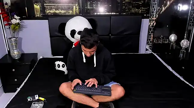 salvadorgomezx online show from 27, 12, 2024