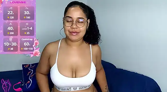 VitoriaFernandes online show from 30, 1, 2025