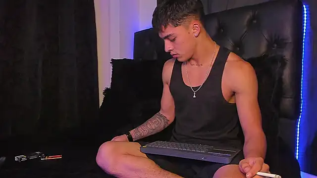 James1lee  online show from 16, 12, 2024