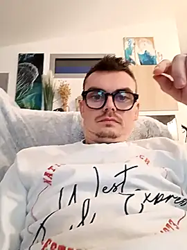 Snapshot of GLouglou19 chatting on 9, 1, 2026 GLouglou19 online show from 9, 1, 2026