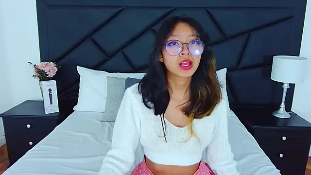 Yommi Winx online show from 7, 2, 2025