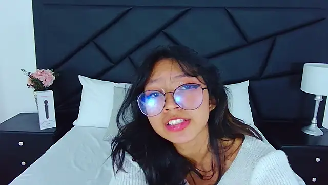 Yommi Winx online show from 7, 2, 2025