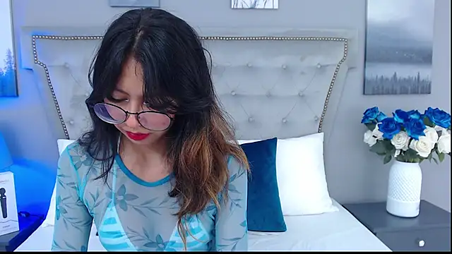 Yommi Winx online show from 2, 3, 2025