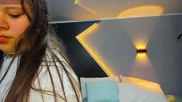 Laia and Aloby online show from 9, 4, 2026