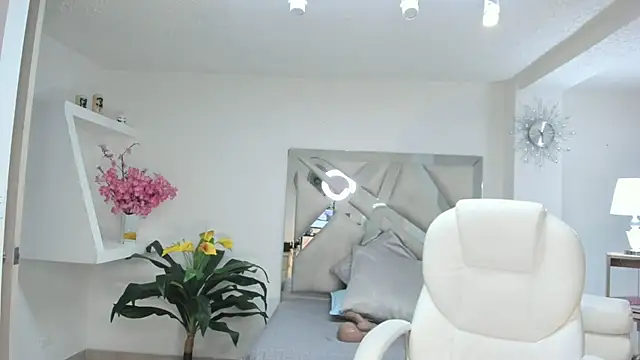 Snapshot of kendaall_jenner_ chatting on 1, 2, 2025 kendaall jenner  online show from 1, 2, 2025